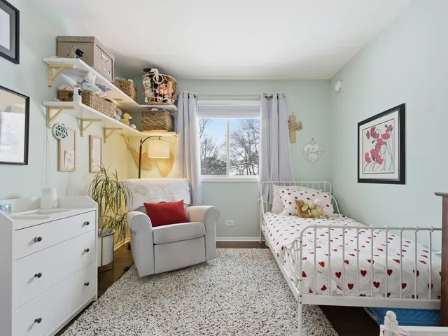 $280,000 | 300 Duane Street, Unit 3, Glen Ellyn, IL 60137