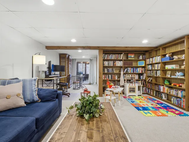 $280,000 | 300 Duane Street, Unit 3, Glen Ellyn, IL 60137