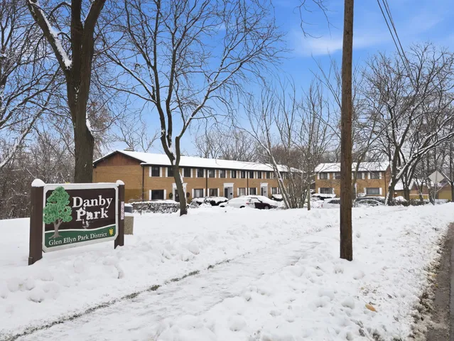 $280,000 | 300 Duane Street, Unit 3, Glen Ellyn, IL 60137