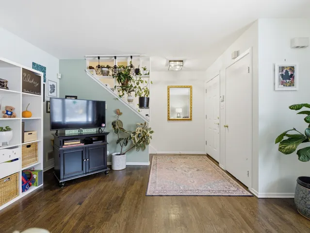 $280,000 | 300 Duane Street, Unit 3, Glen Ellyn, IL 60137