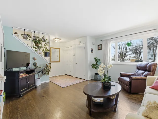 $280,000 | 300 Duane Street, Unit 3, Glen Ellyn, IL 60137