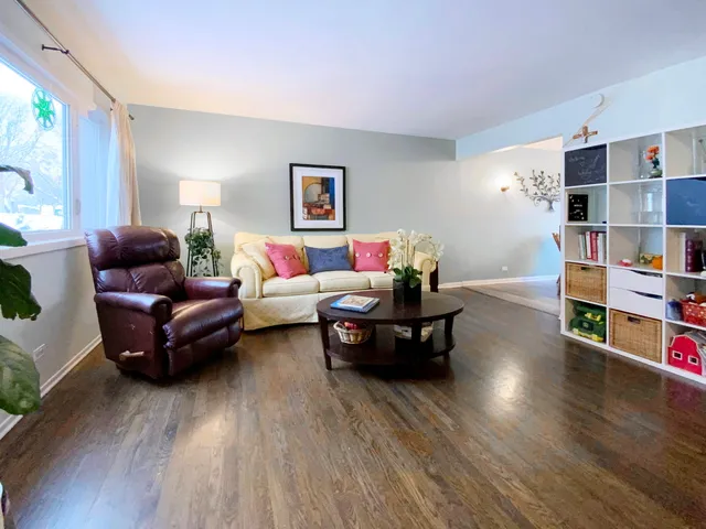 $280,000 | 300 Duane Street, Unit 3, Glen Ellyn, IL 60137