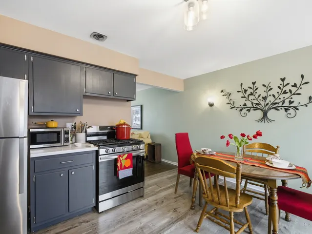 $280,000 | 300 Duane Street, Unit 3, Glen Ellyn, IL 60137