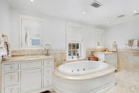 $11,500,000 | 19 Hawkwood Lane, Greenwich, CT 06830