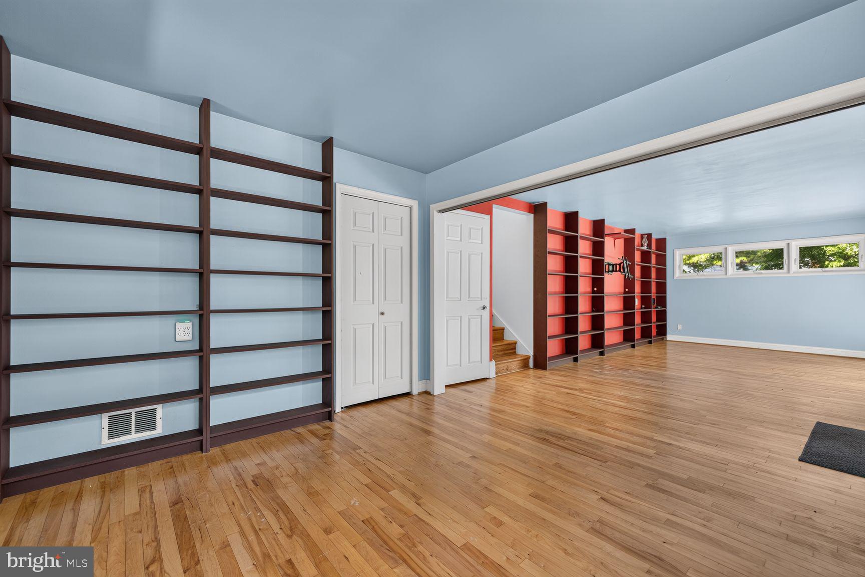 220 Thistle Drive Silver Spring, MD 20901 - Photo 7 of 30 Living Room
