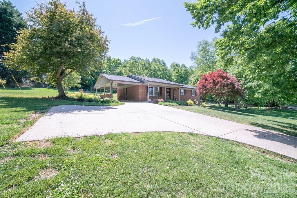 1802 Hopewell Road Morganton, NC 28655 - Photo 3 of 30