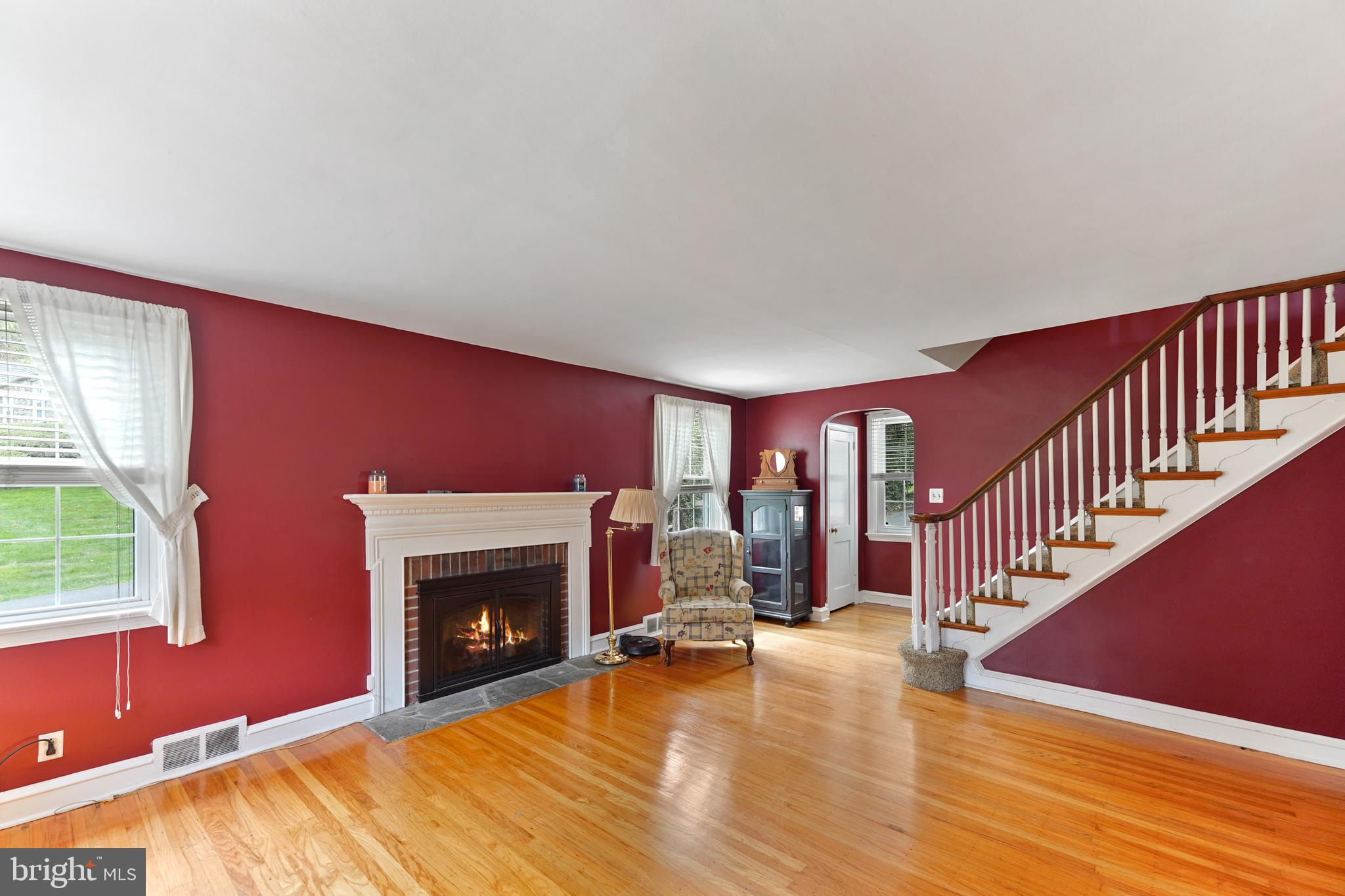 36 South Rolling Road Springfield, PA 19064 - Photo 4 of 37 Living Room
