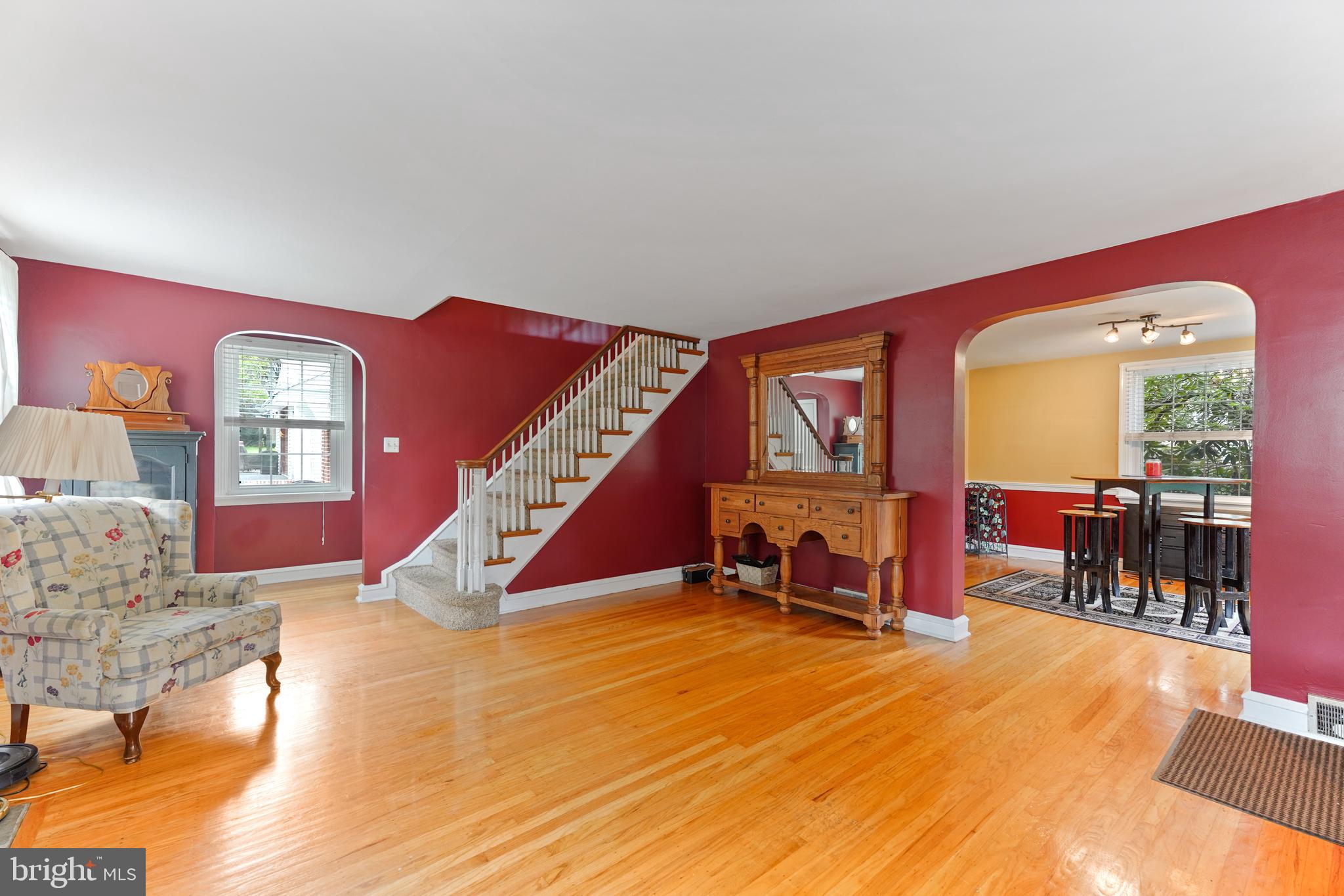 36 South Rolling Road Springfield, PA 19064 - Photo 5 of 37 Living Room