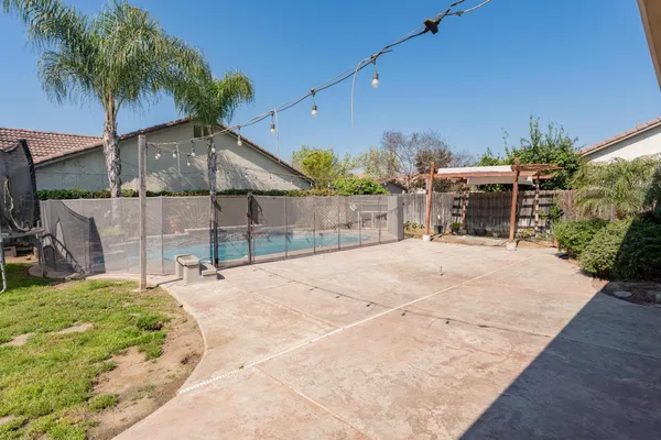 $519,000 | 2945 South Arkle Street, Visalia, CA 93292