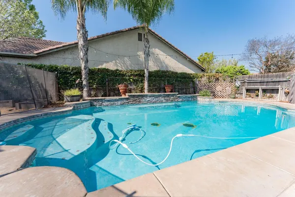 $519,000 | 2945 South Arkle Street, Visalia, CA 93292