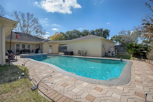 $399,950 | 15719 Crestbrook Drive, Houston, TX 77059