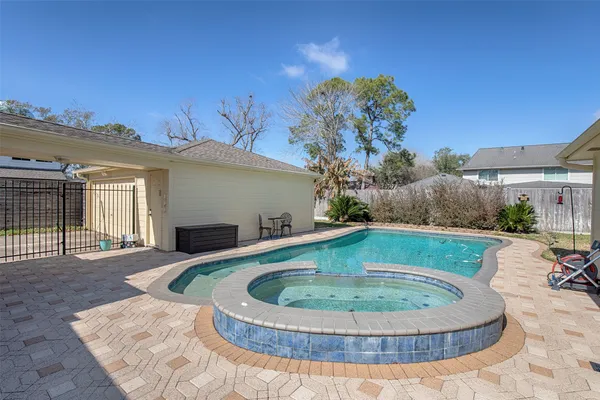 $399,950 | 15719 Crestbrook Drive, Houston, TX 77059