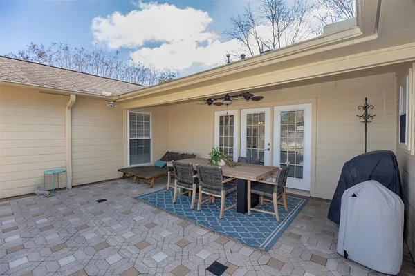 $399,950 | 15719 Crestbrook Drive, Houston, TX 77059