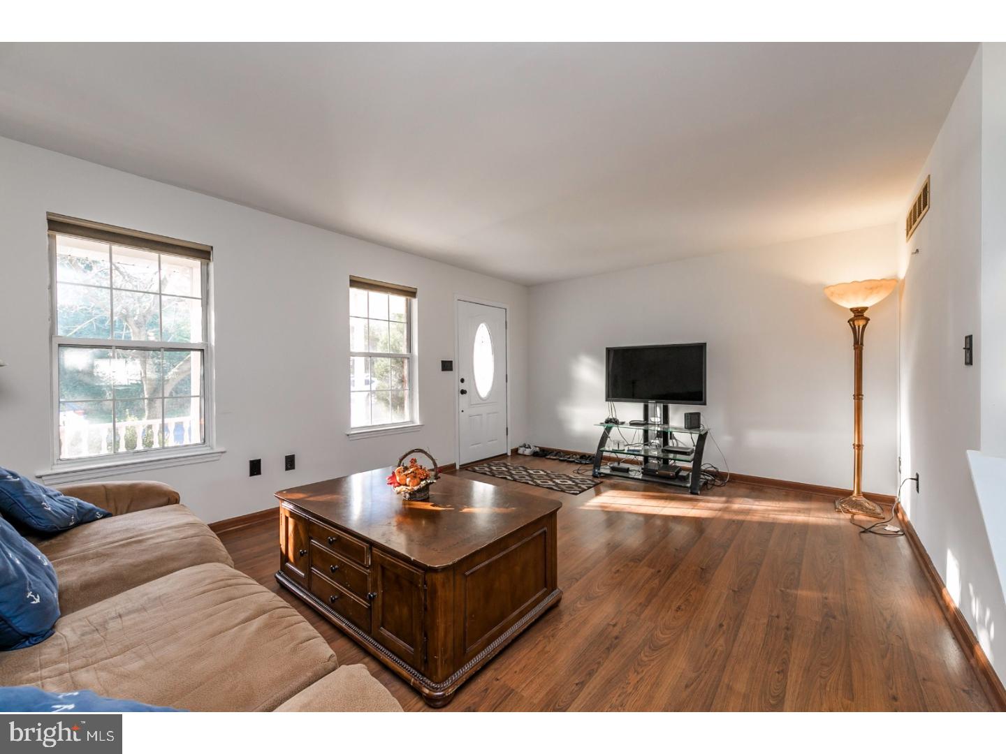 60 Commons Drive Pottstown, PA 19464 - Photo 5 of 25 Living Room