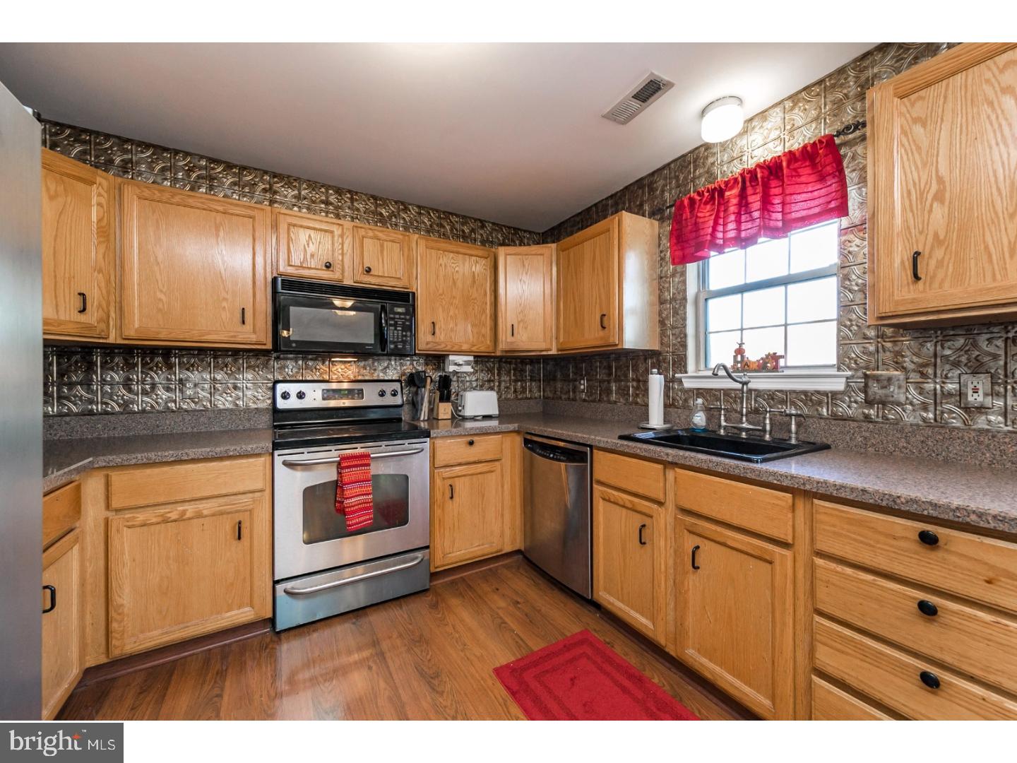 60 Commons Drive Pottstown, PA 19464 - Photo 10 of 25 Kitchen