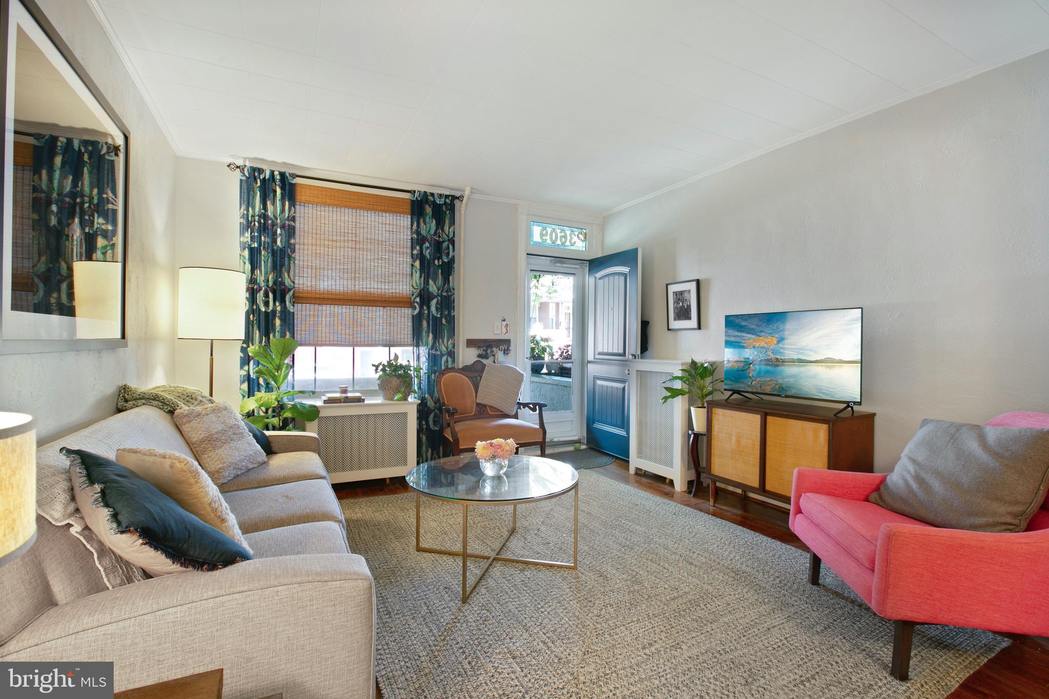 3609 Keswick Road Baltimore, MD 21211 - Photo 5 of 26 Walk into the wide main level living space
