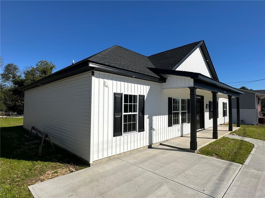 2513 Weldon Drive Augusta, GA 30906 - Photo 5 of 33 a front view of a house with a yard