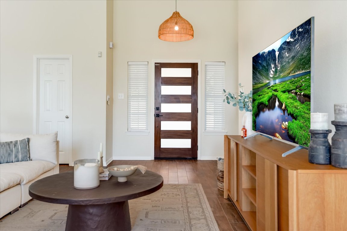 13201 North Ridge Circle Leander, TX 78641 - Photo 5 of 33 a living room with furniture and a potted plant