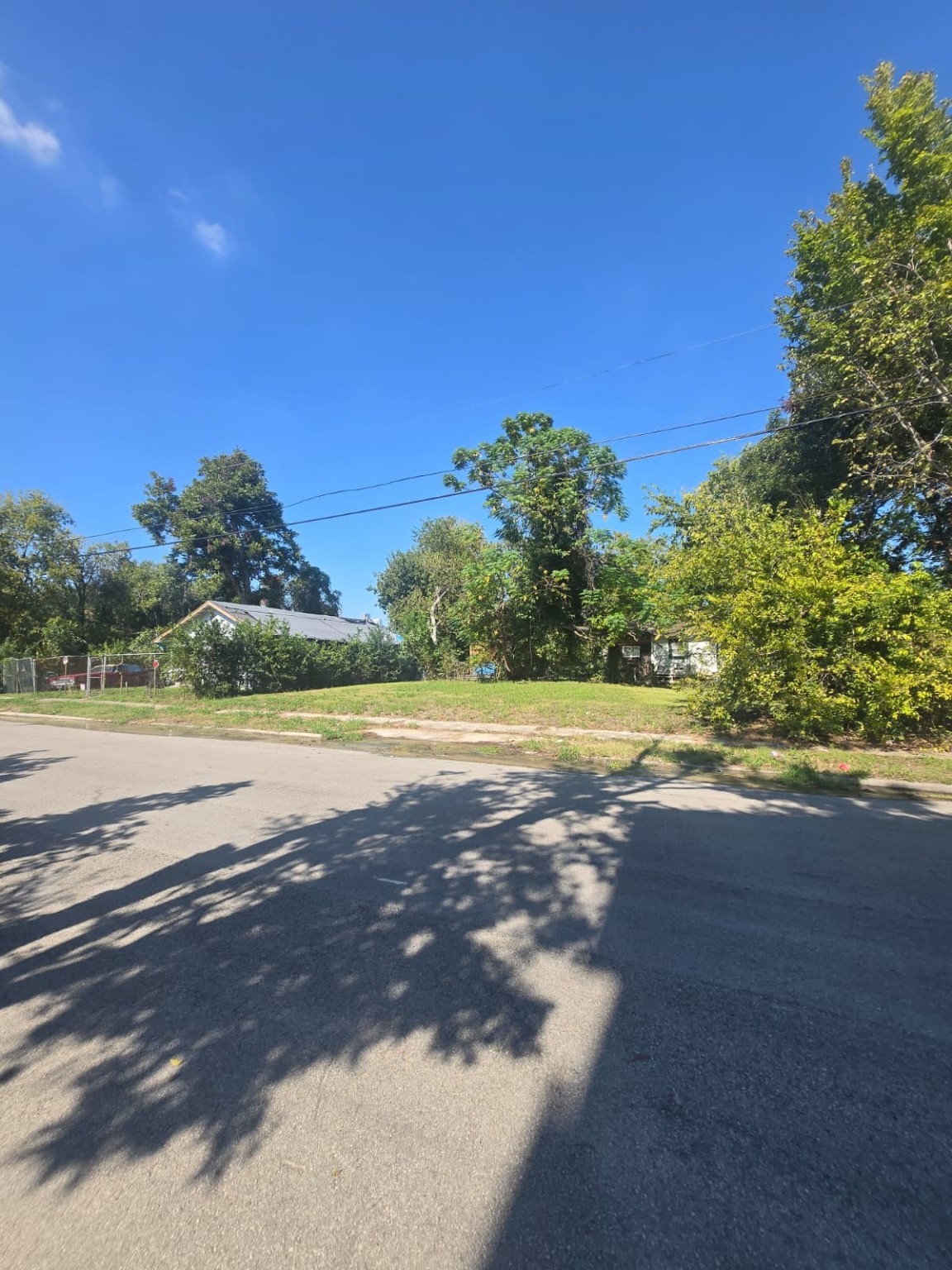 3221 Drew Street Houston, TX 77004 - Photo 4 of 10 a view of an ocean and a yard