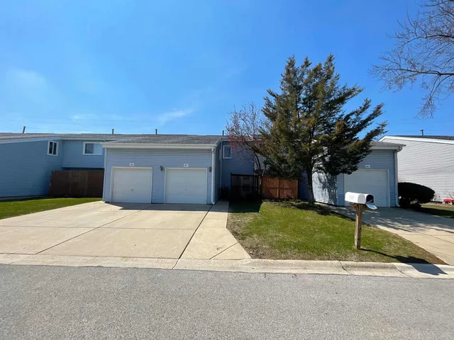 $2,295 | 283 Alpine Drive East, Glendale Heights, IL 60139