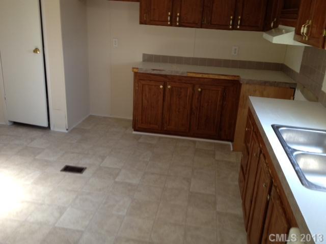 147 Shaw Road Harmony, NC 28634 - Photo 3 of 10 Gallery Image 3