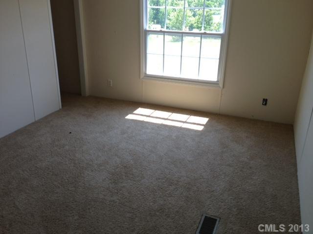 147 Shaw Road Harmony, NC 28634 - Photo 8 of 10 Gallery Image 8