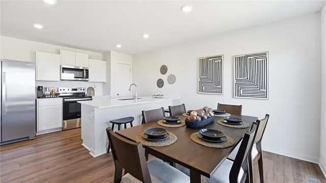 $427,990 | 2201 Creek View Lane, Raymore, MO 64083