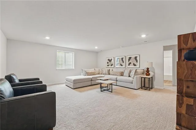 $427,990 | 2201 Creek View Lane, Raymore, MO 64083