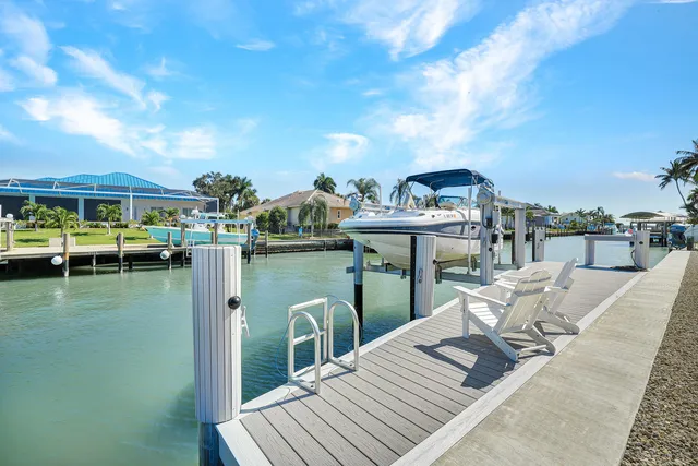 a view of a lake with house