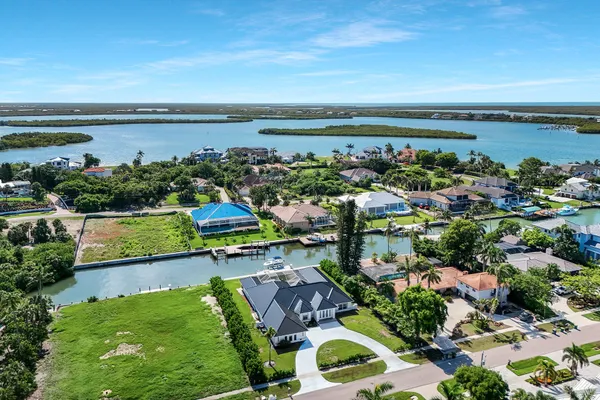 $2,950,000 | 921 Scott Drive, Marco Island, FL 34145