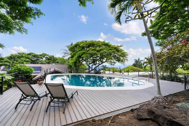 a view of an outdoor space