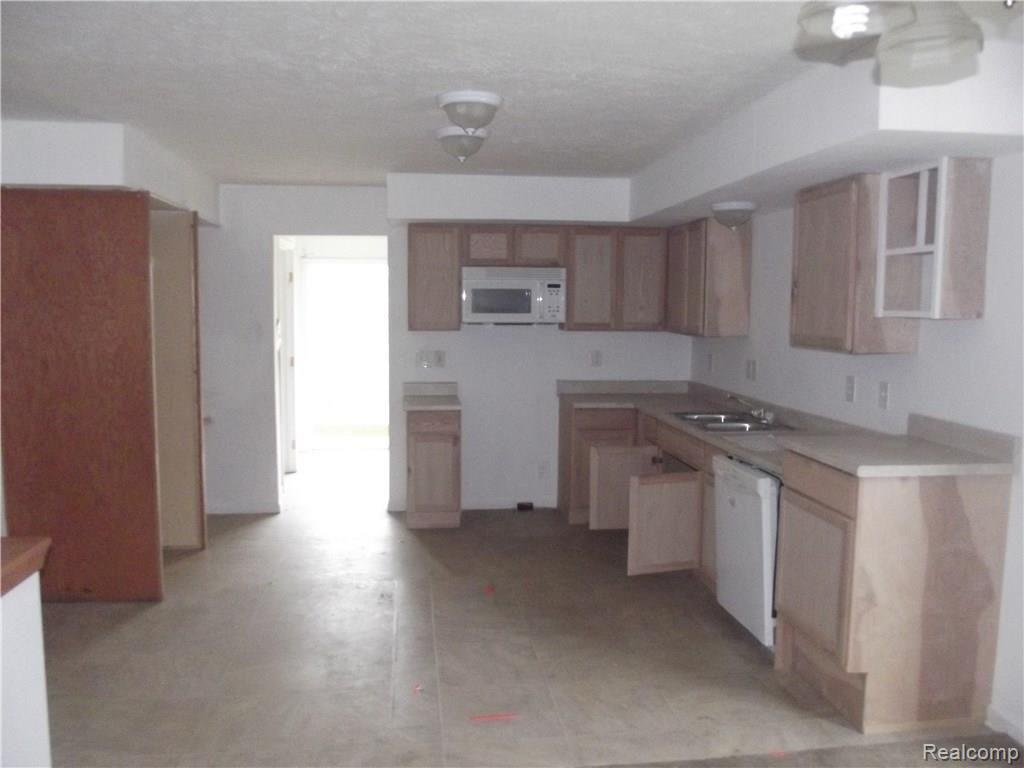9668 Delmar Street Detroit, MI 48211 - Photo 6 of 12