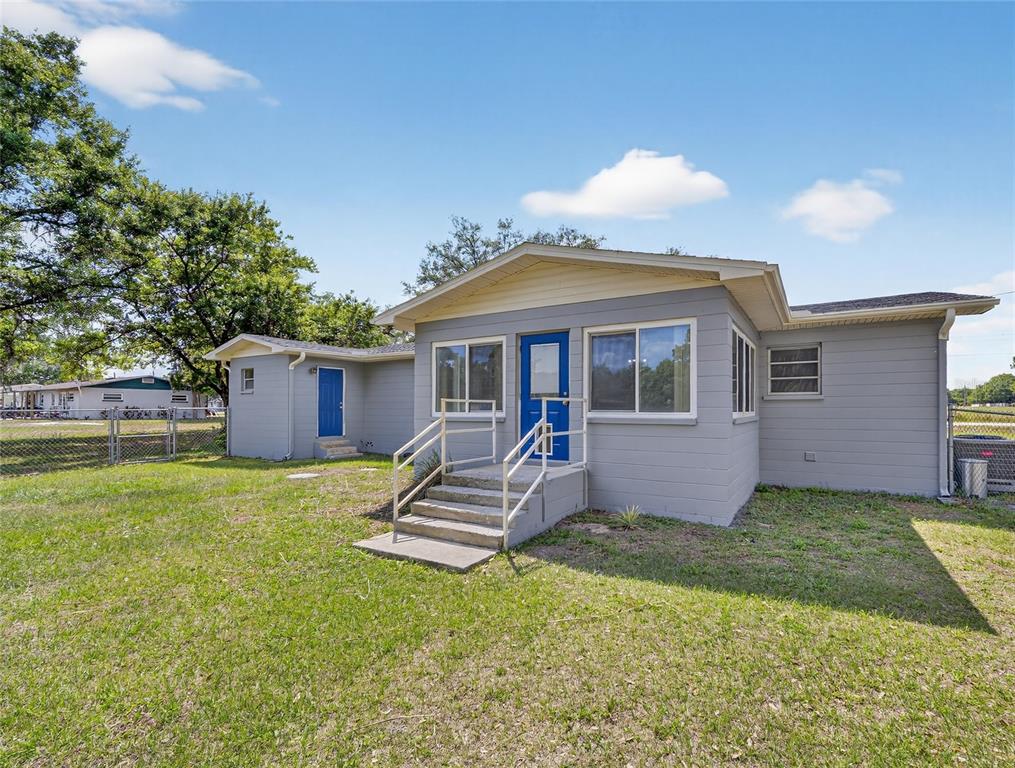 2015 Sandford Road Lakeland, FL 33801 - Photo 13 of 58