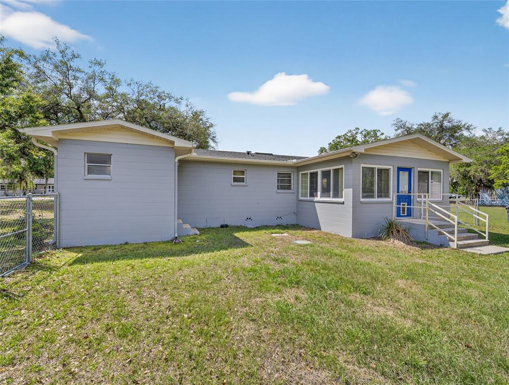 2015 Sandford Road Lakeland, FL 33801 - Photo 9 of 58