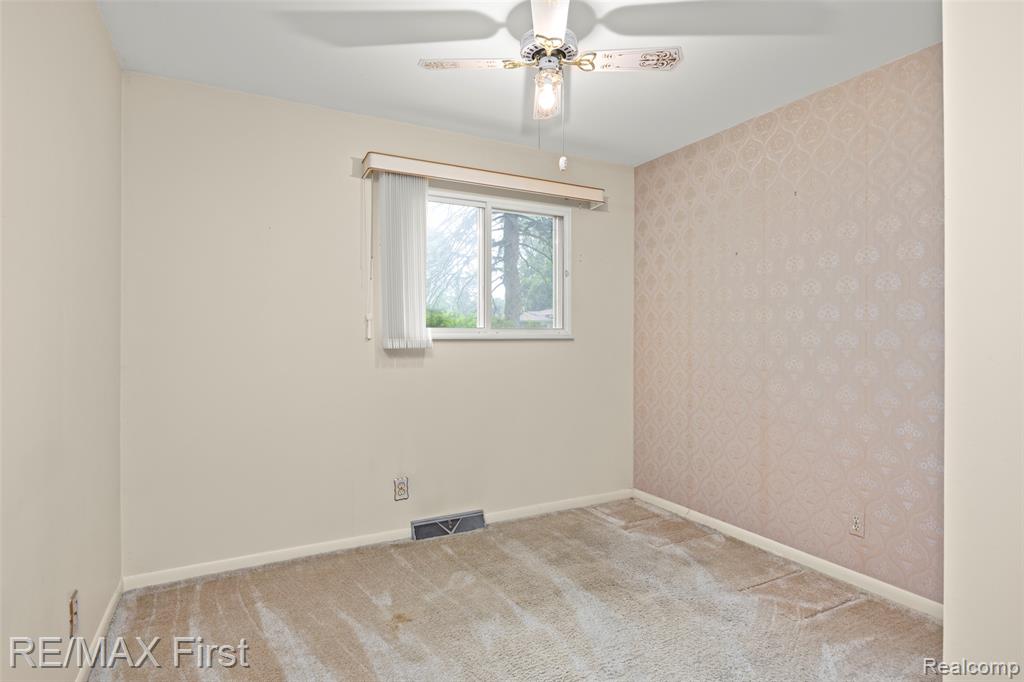 2070 Walton Boulevard Rochester, MI 48309 - Photo 10 of 25