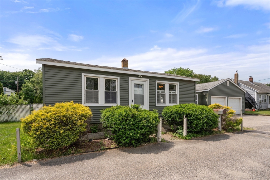 9 Providence Road Sutton, MA 01590 - Photo 3 of 37