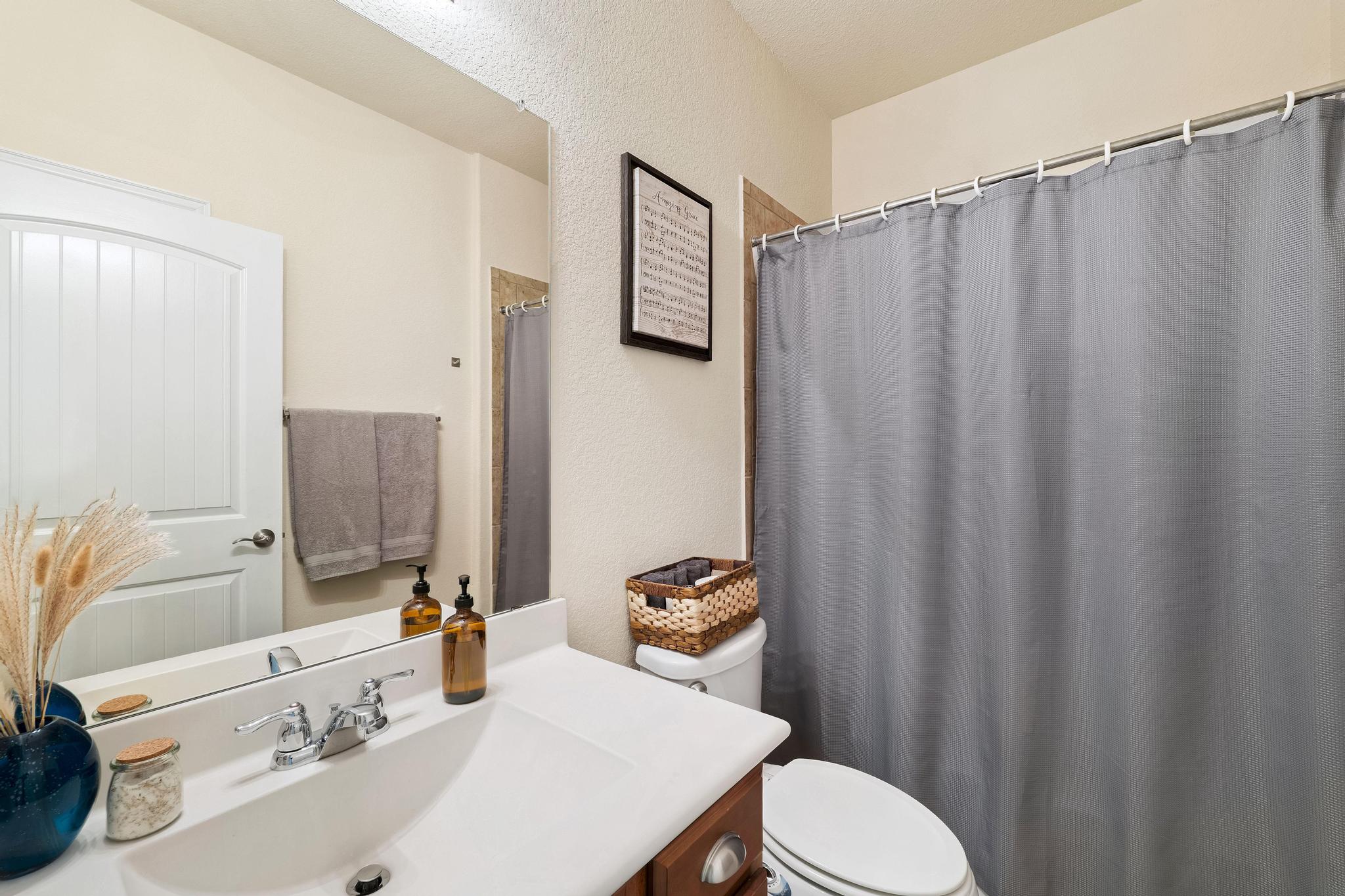 6905 Vail Ridge Street Austin, TX 78744 - Photo 20 of 39 Main-level guest bathroom with bidet