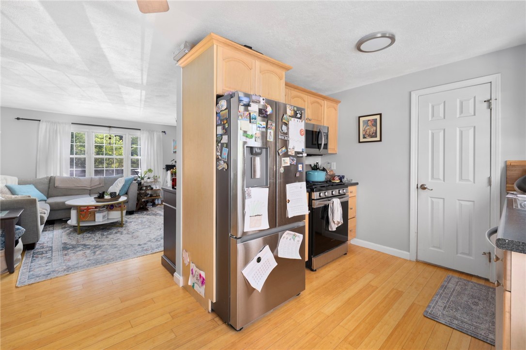 5804 Post Road, Unit 2 Warwick, RI 02818 - Photo 11 of 28 Dining area