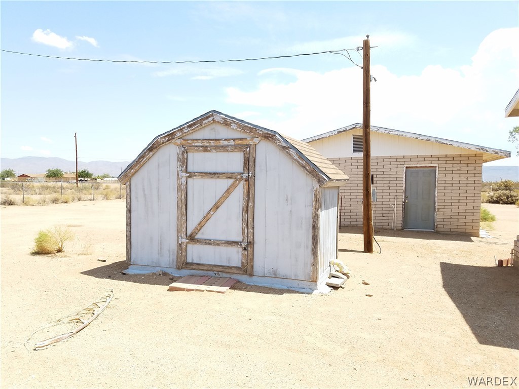 3645 Ligurta Road Golden Valley, AZ 86413 - Photo 12 of 17 Pump shed