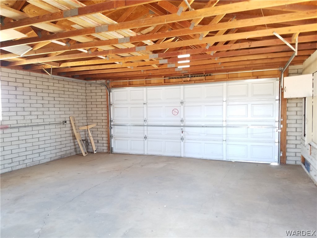 3645 Ligurta Road Golden Valley, AZ 86413 - Photo 13 of 17 Interior of garage