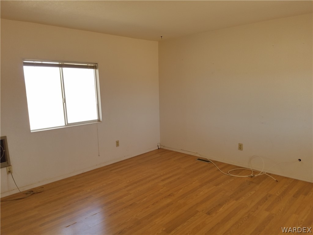 3645 Ligurta Road Golden Valley, AZ 86413 - Photo 2 of 17 Living room area with laminate flooring