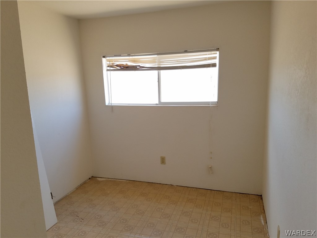 3645 Ligurta Road Golden Valley, AZ 86413 - Photo 10 of 17 Bedroom with vinyl flooring