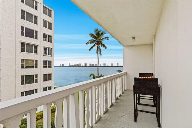 a view of building with yard