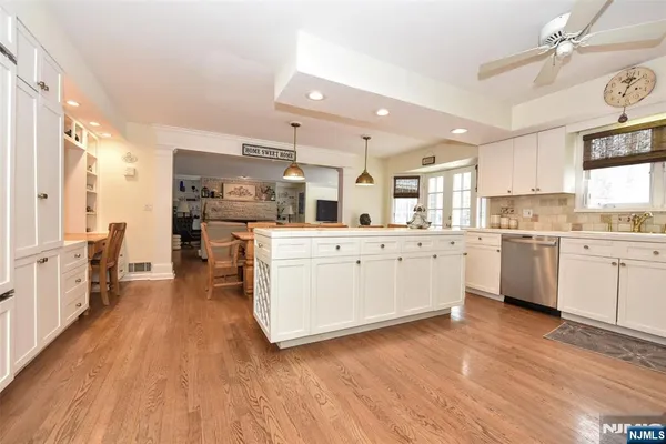 $2,222,000 | 30 Chestnut Ridge Road, Saddle River, NJ 07458