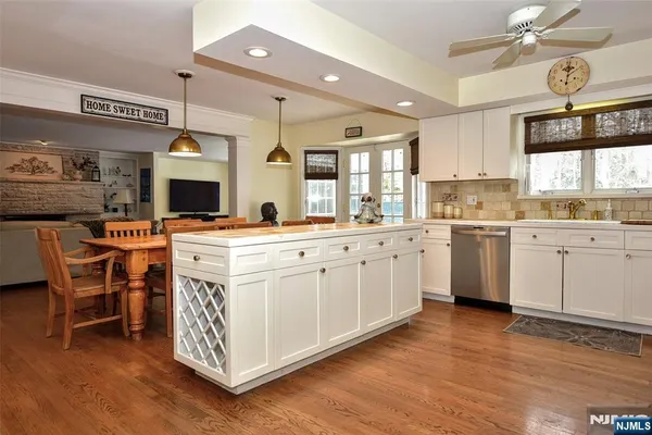 $2,222,000 | 30 Chestnut Ridge Road, Saddle River, NJ 07458