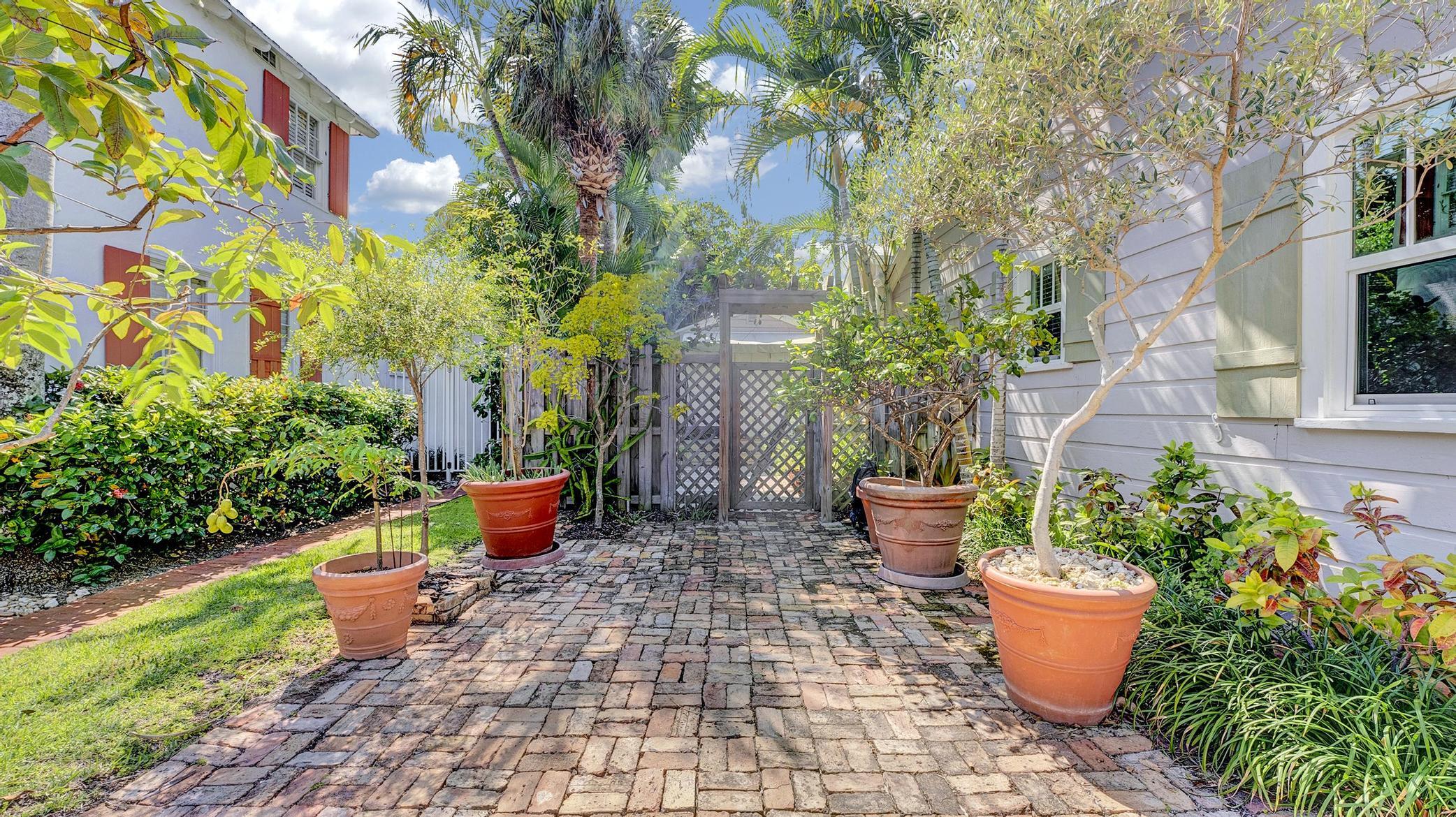 42 Palm Square Delray Beach, FL 33483 - Photo 6 of 31 DSC08765