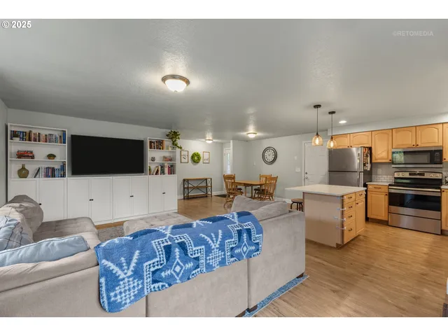 $387,000 | 410 Southwest Ivy Road, Estacada, OR 97023