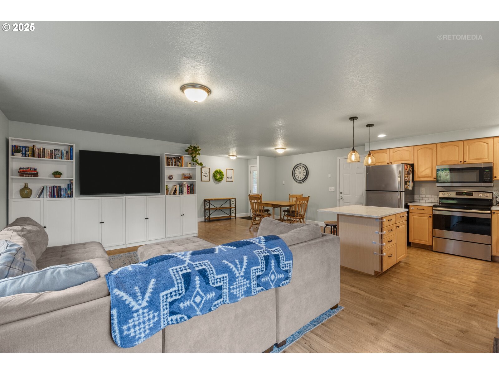 410 Southwest Ivy Road Estacada, OR 97023 - Photo 6 of 34 Family Room