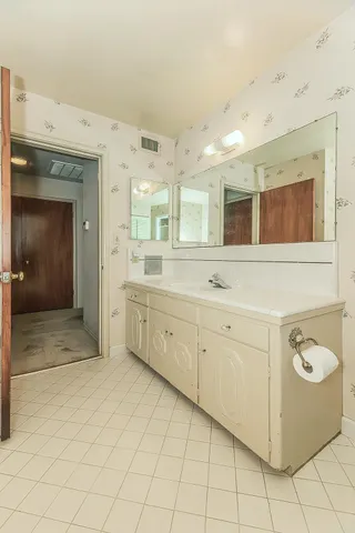 $479,000 | 1444 East Swift Avenue, Fresno, CA 93704