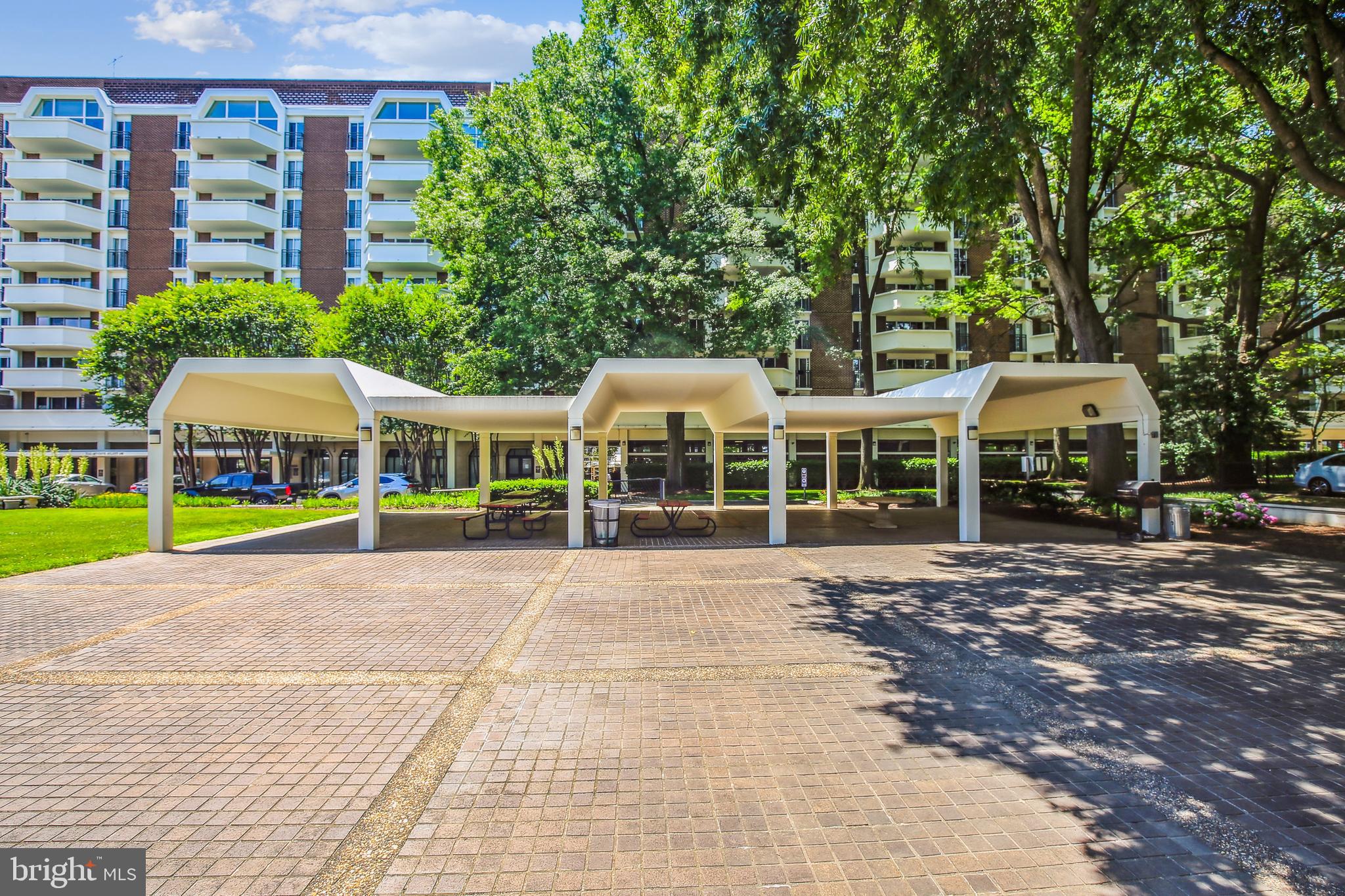700 7th Street Southwest, Unit 701 Washington, DC 20024 - Photo 28 of 54 Covered Picnic Area